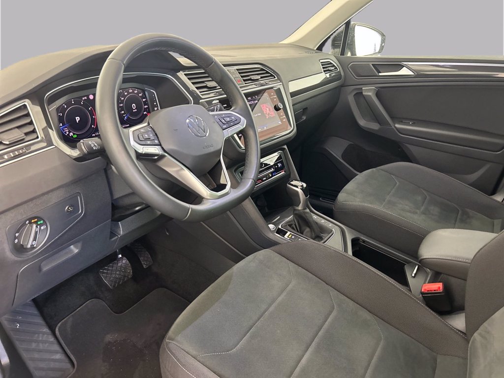 https://cdn-sm.caraffinity.it/images/vehicles/4706182/8/large