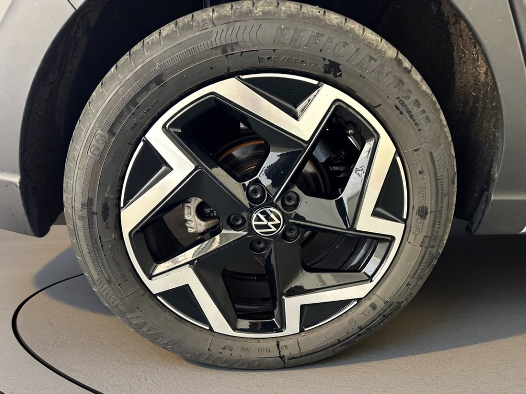 https://cdn-sm.caraffinity.it/images/vehicles/4706189/6/large