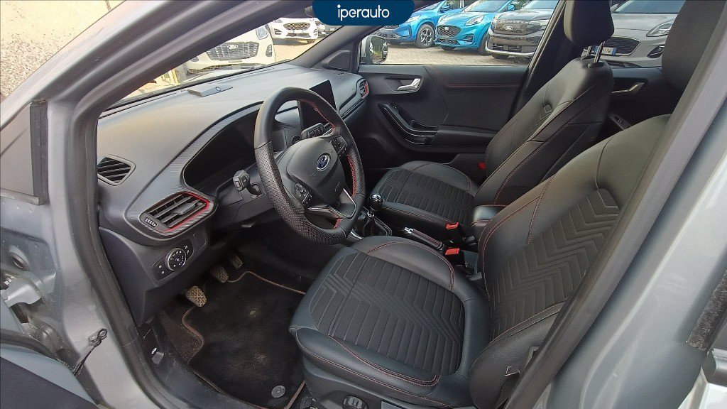 https://cdn-sm.caraffinity.it/images/vehicles/4706363/8/large