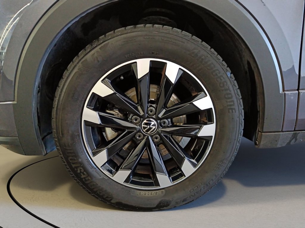 https://cdn-sm.caraffinity.it/images/vehicles/4707489/6/large