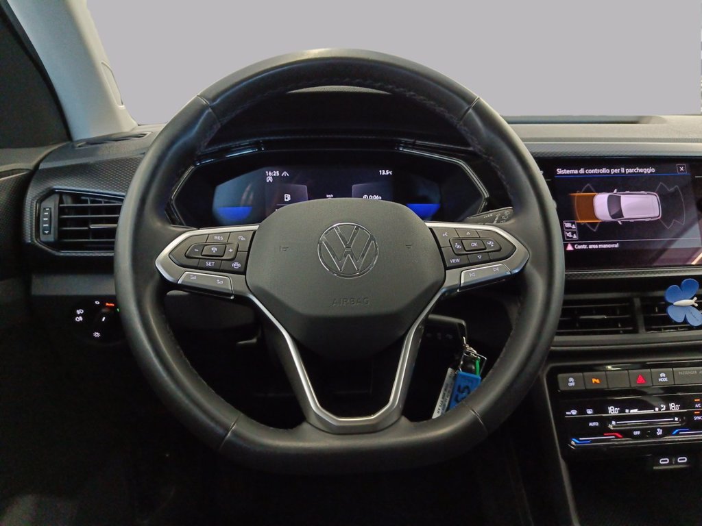 https://cdn-sm.caraffinity.it/images/vehicles/4707489/8/large
