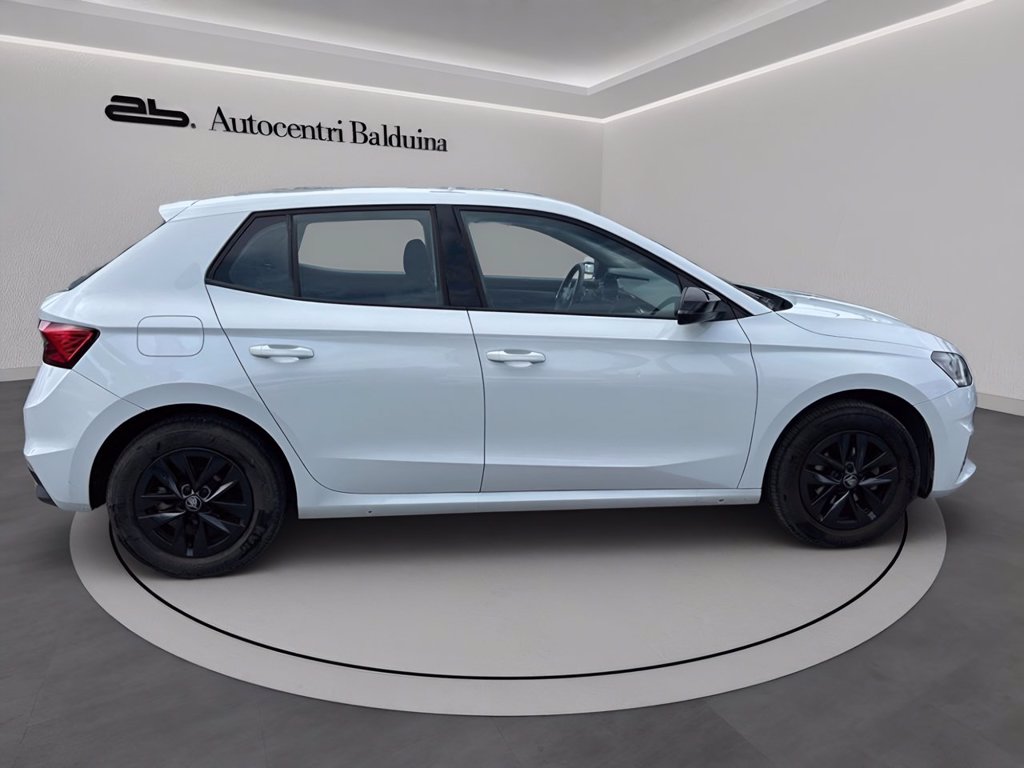https://cdn-sm.caraffinity.it/images/vehicles/4707494/2/large