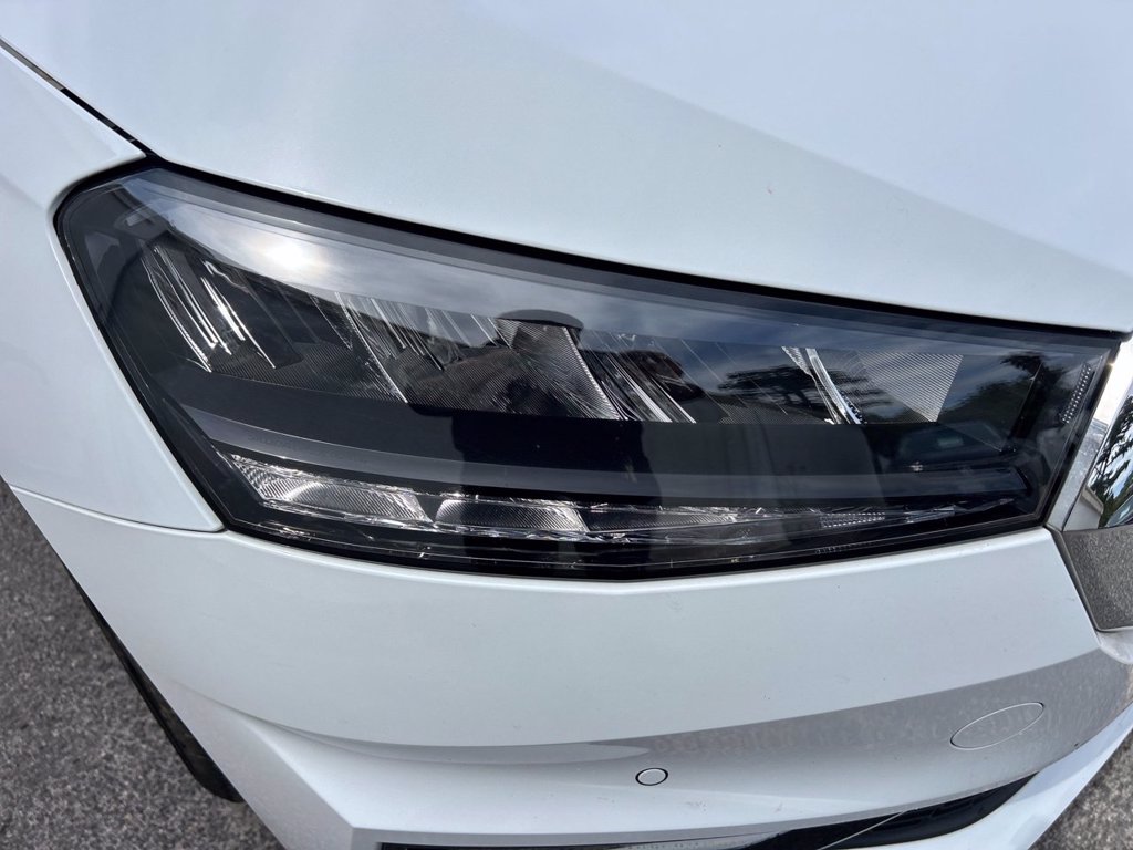 https://cdn-sm.caraffinity.it/images/vehicles/4707494/5/large