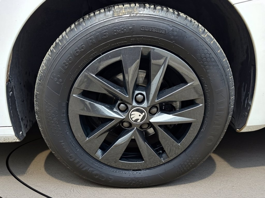 https://cdn-sm.caraffinity.it/images/vehicles/4707494/6/large