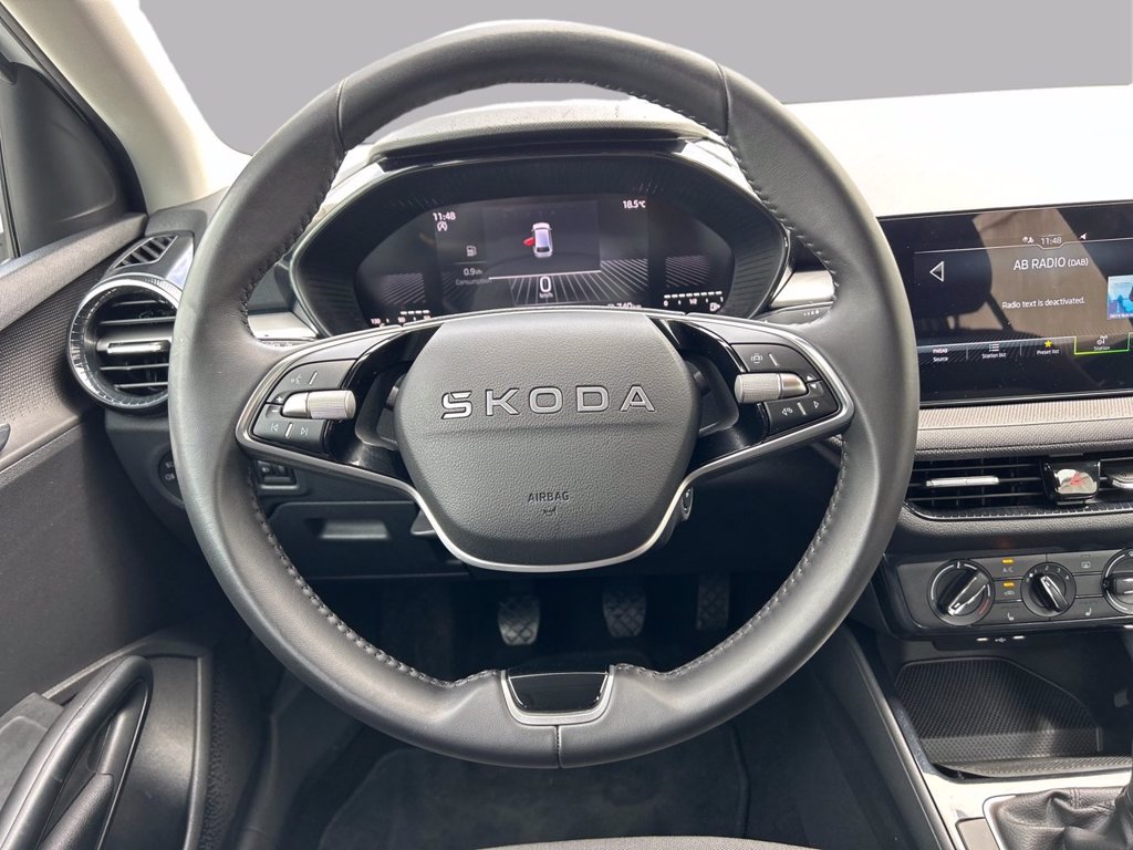 https://cdn-sm.caraffinity.it/images/vehicles/4707494/8/large