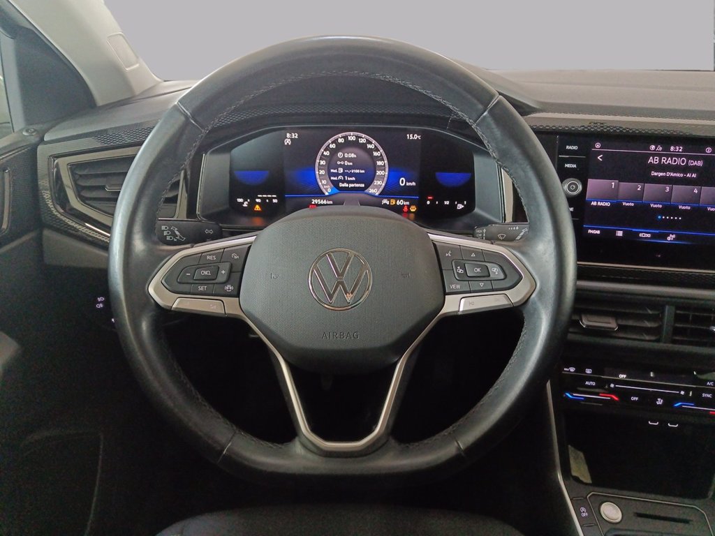 https://cdn-sm.caraffinity.it/images/vehicles/4707496/8/large