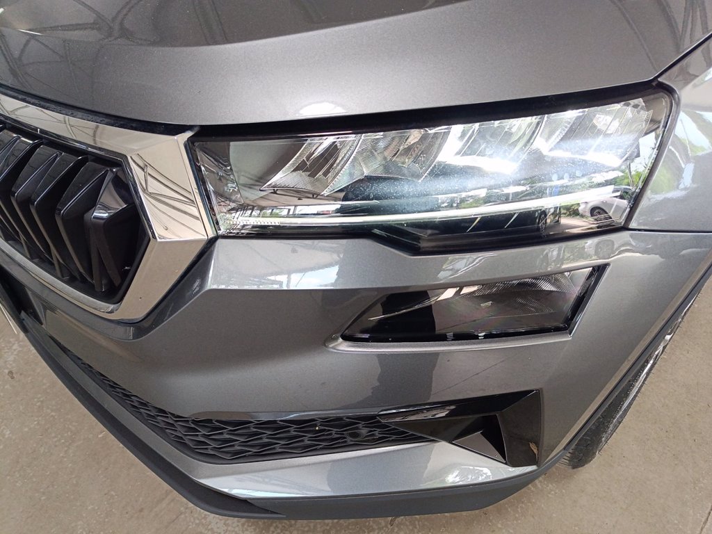 https://cdn-sm.caraffinity.it/images/vehicles/4708552/5/large
