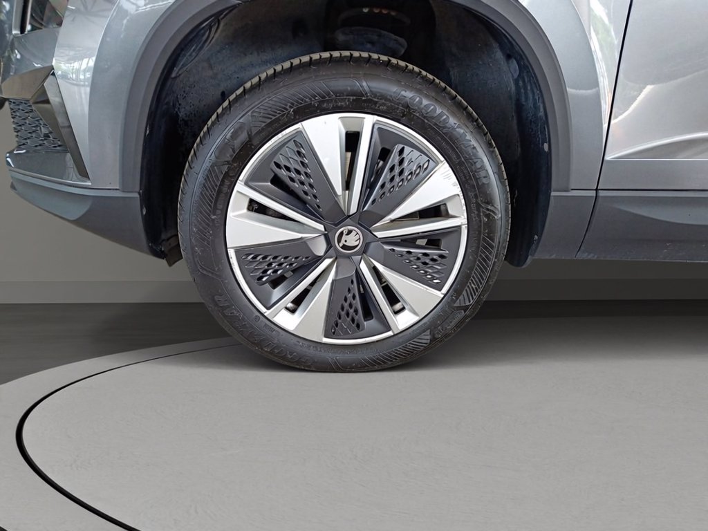 https://cdn-sm.caraffinity.it/images/vehicles/4708552/6/large