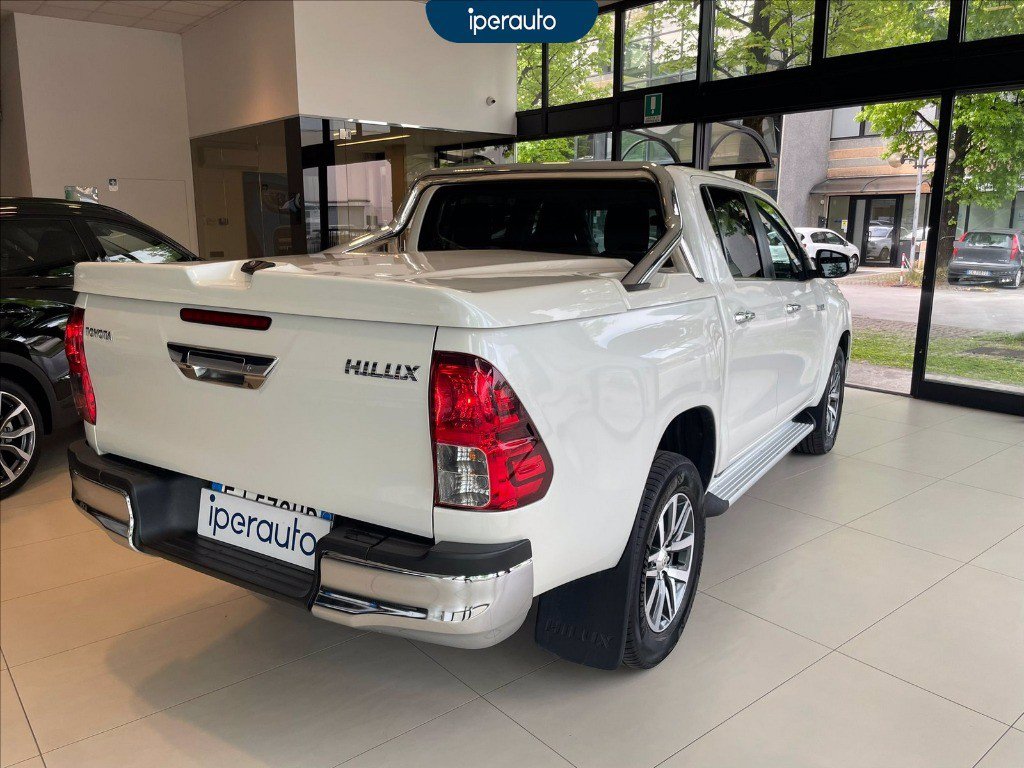 https://cdn-sm.caraffinity.it/images/vehicles/4708687/4/large