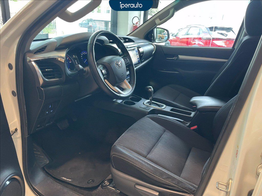https://cdn-sm.caraffinity.it/images/vehicles/4708687/8/large
