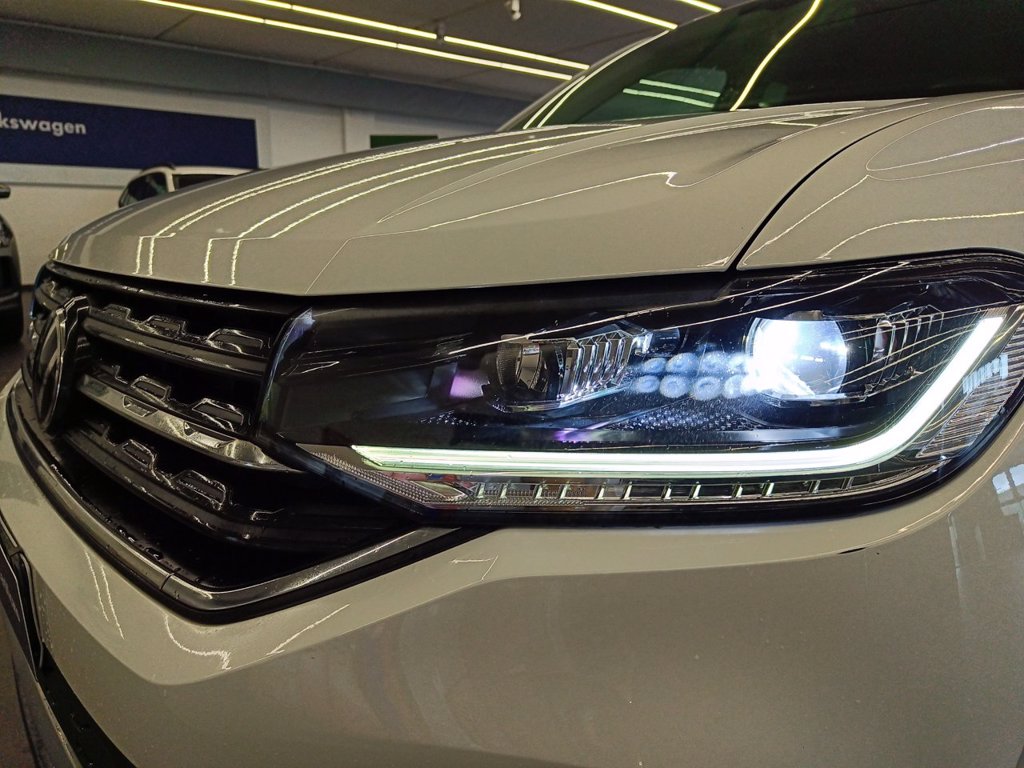 https://cdn-sm.caraffinity.it/images/vehicles/4709451/5/large