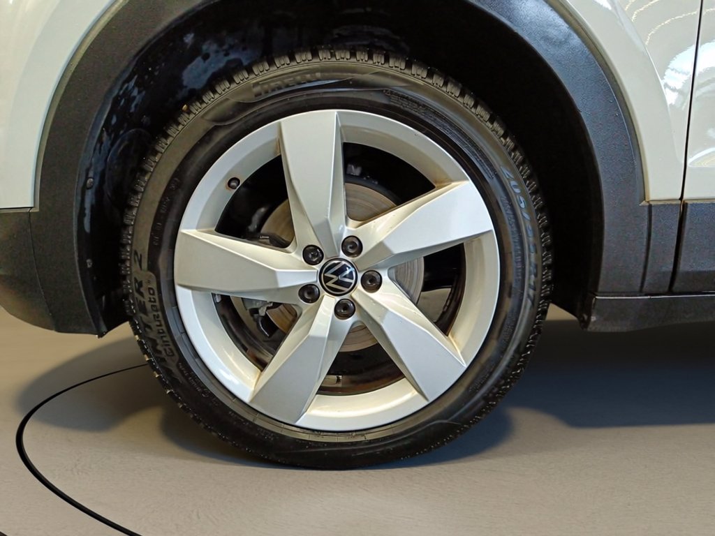 https://cdn-sm.caraffinity.it/images/vehicles/4709451/6/large