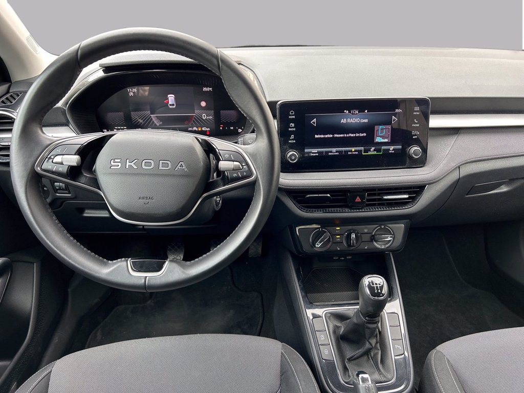 https://cdn-sm.caraffinity.it/images/vehicles/4709457/7/large