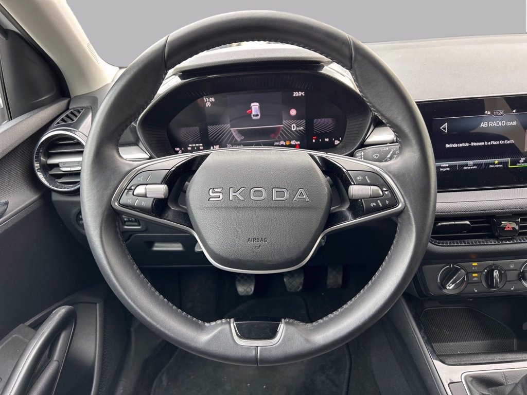 https://cdn-sm.caraffinity.it/images/vehicles/4709457/8/large