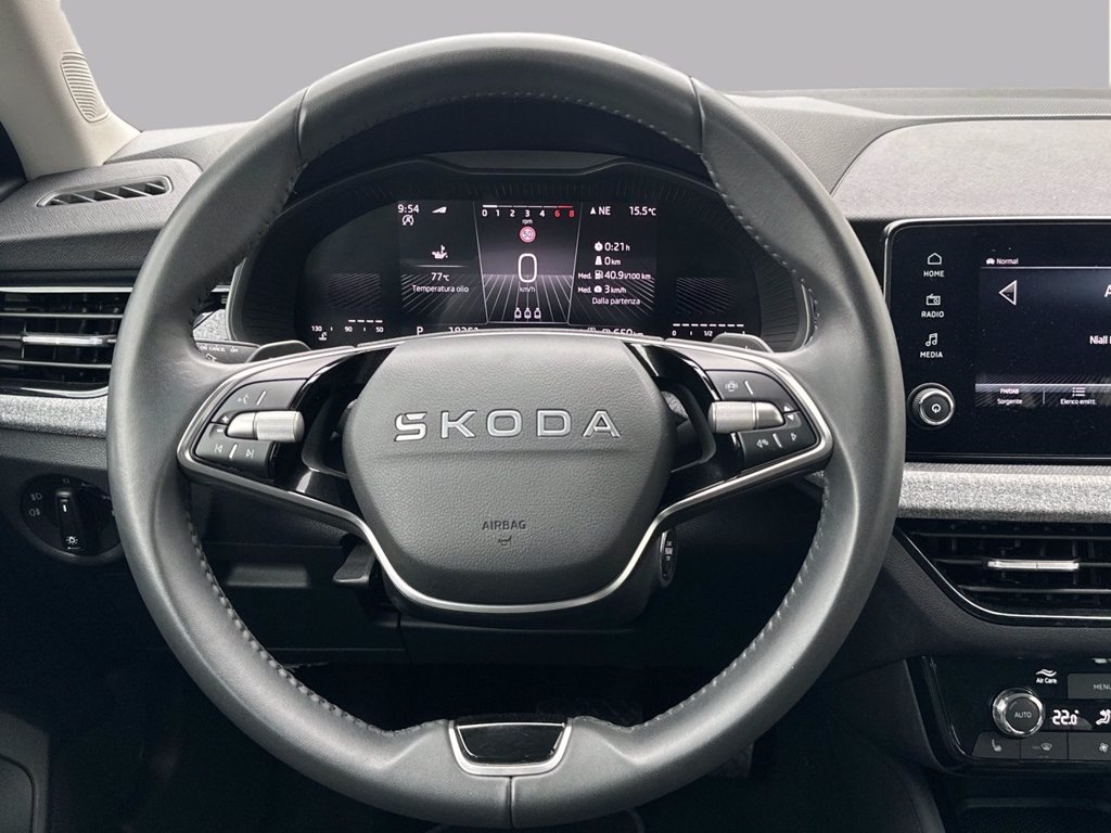 https://cdn-sm.caraffinity.it/images/vehicles/4709458/8/large