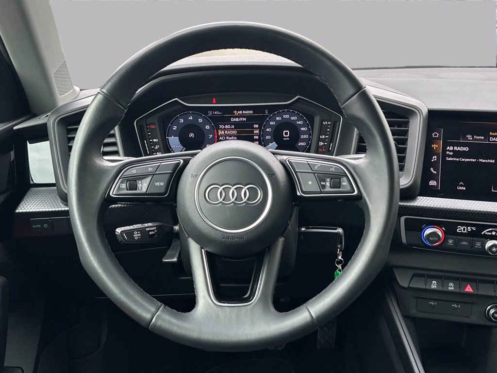 https://cdn-sm.caraffinity.it/images/vehicles/4709460/8/large