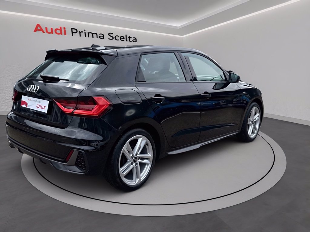 https://cdn-sm.caraffinity.it/images/vehicles/4709878/3/large