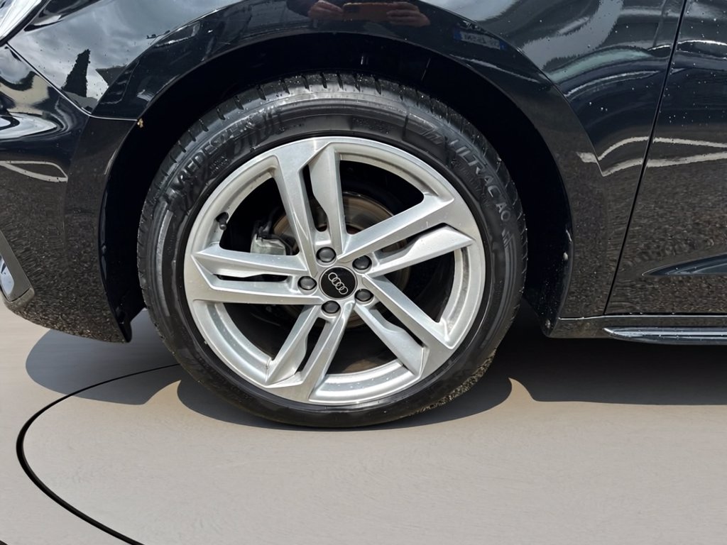 https://cdn-sm.caraffinity.it/images/vehicles/4709878/6/large