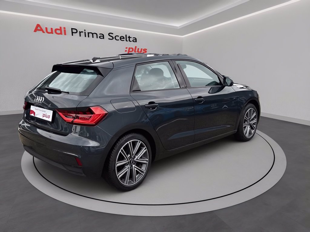https://cdn-sm.caraffinity.it/images/vehicles/4709883/3/large