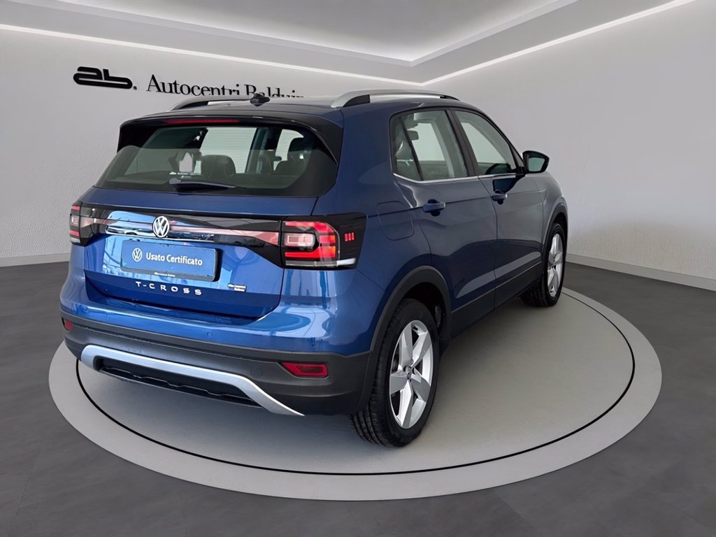 https://cdn-sm.caraffinity.it/images/vehicles/4710104/3/large