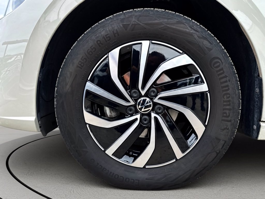 https://cdn-sm.caraffinity.it/images/vehicles/4710105/6/large