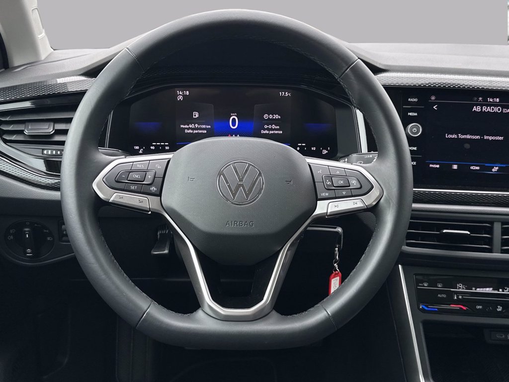https://cdn-sm.caraffinity.it/images/vehicles/4710105/8/large