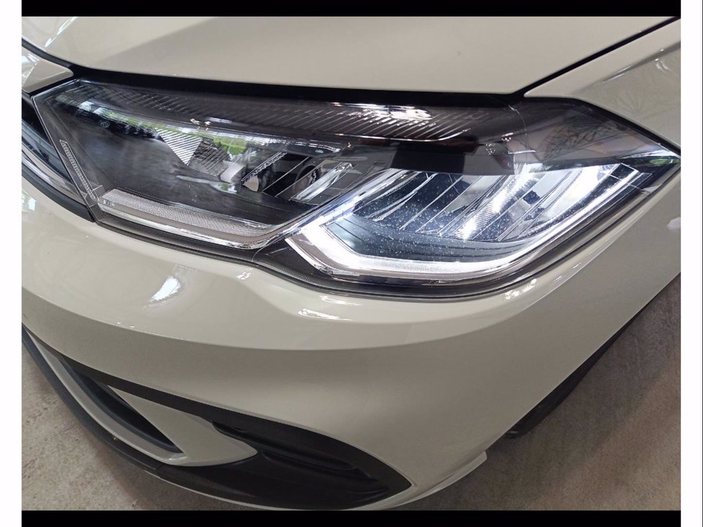 https://cdn-sm.caraffinity.it/images/vehicles/4710110/5/large