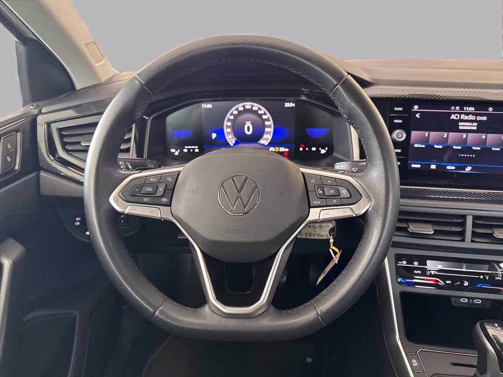 https://cdn-sm.caraffinity.it/images/vehicles/4710942/8/large