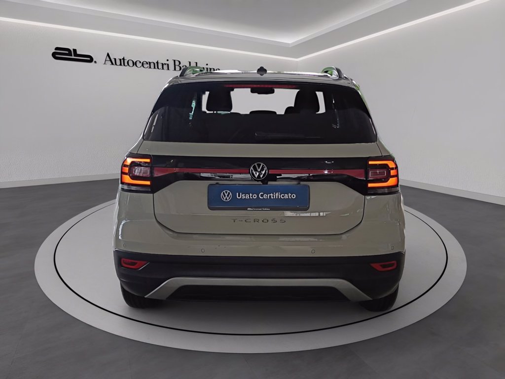 https://cdn-sm.caraffinity.it/images/vehicles/4710947/4/large