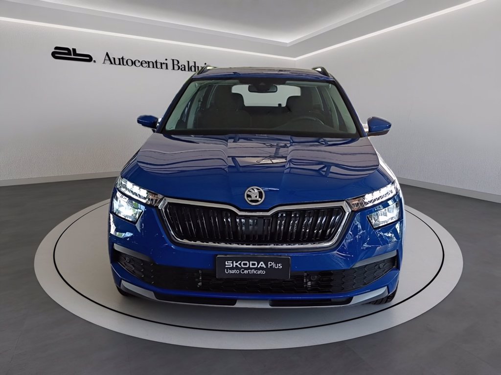 https://cdn-sm.caraffinity.it/images/vehicles/4711149/1/large