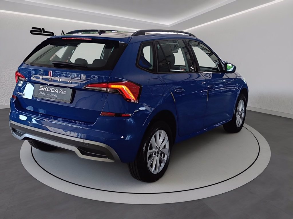 https://cdn-sm.caraffinity.it/images/vehicles/4711149/3/large
