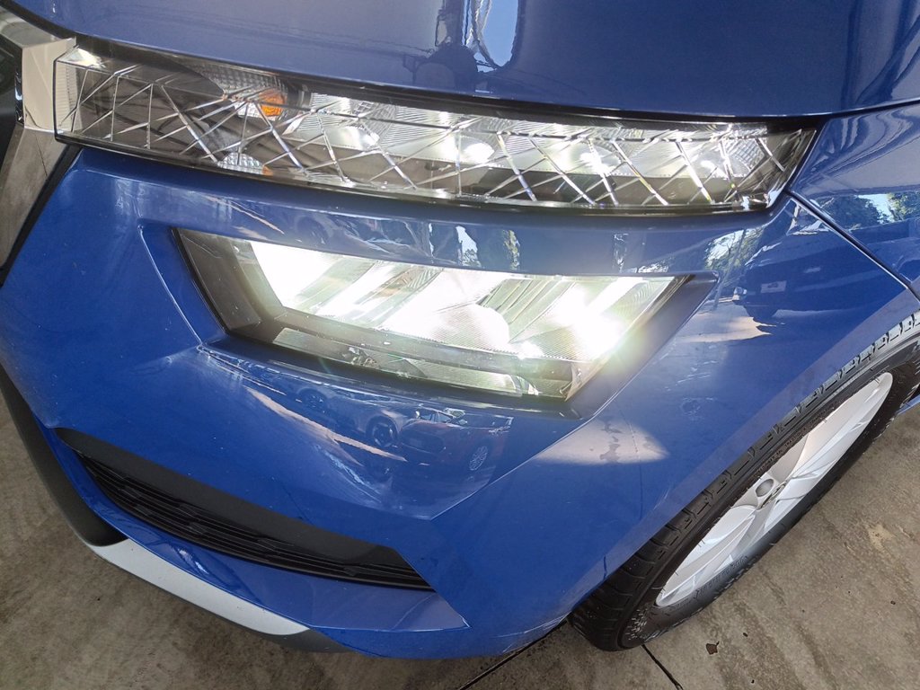 https://cdn-sm.caraffinity.it/images/vehicles/4711149/5/large