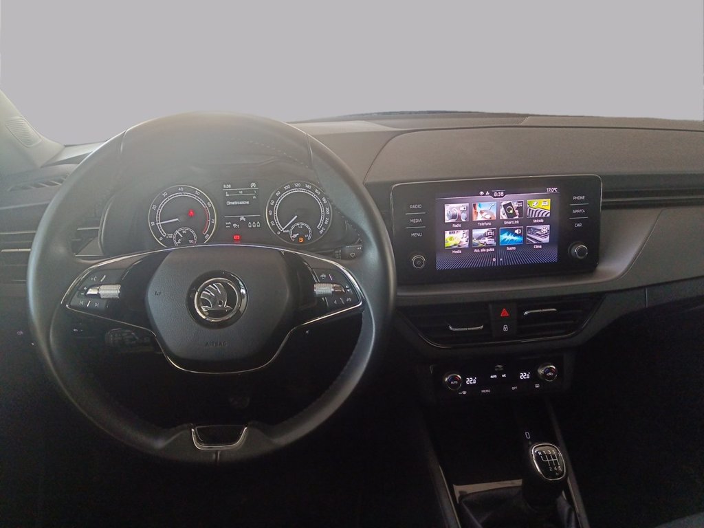 https://cdn-sm.caraffinity.it/images/vehicles/4711149/7/large