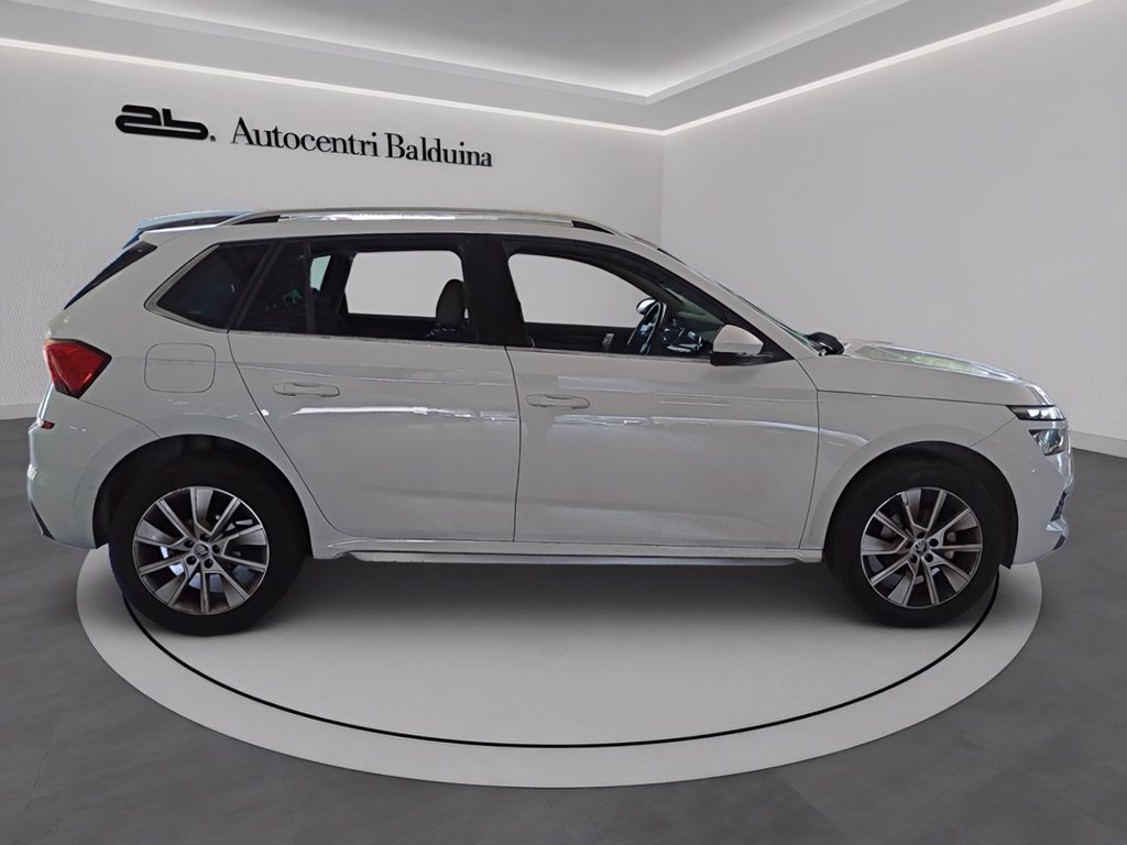 https://cdn-sm.caraffinity.it/images/vehicles/4711151/2/large