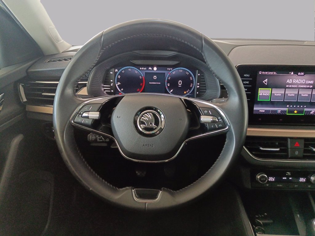 https://cdn-sm.caraffinity.it/images/vehicles/4711151/6/large