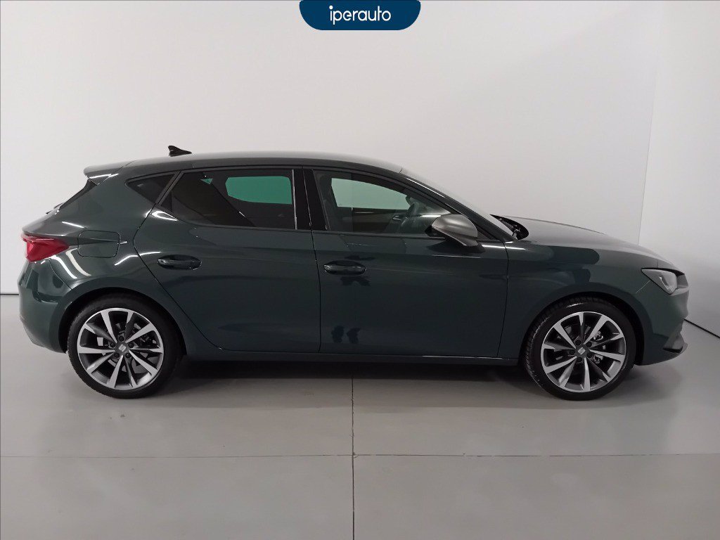 https://cdn-sm.caraffinity.it/images/vehicles/4711369/5/large