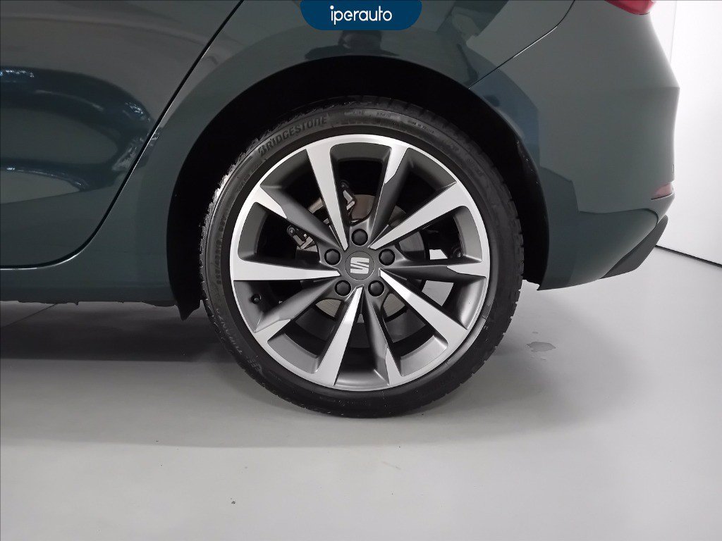 https://cdn-sm.caraffinity.it/images/vehicles/4711369/6/large
