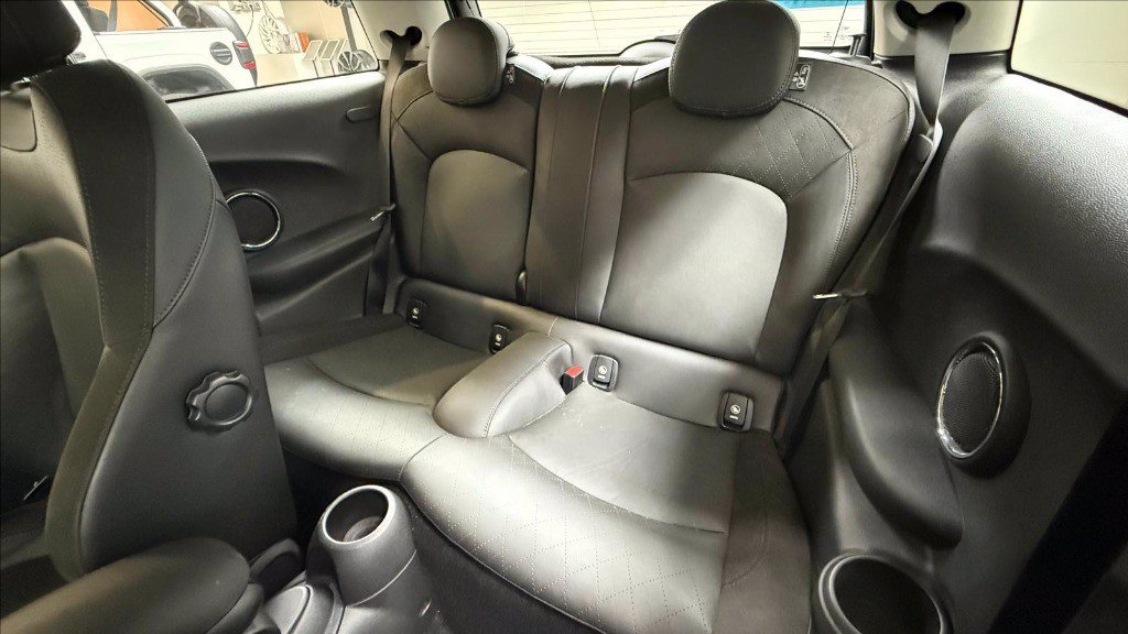 https://cdn-sm.caraffinity.it/images/vehicles/4711623/7/large