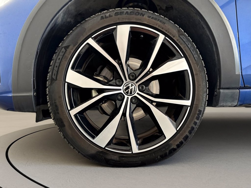 https://cdn-sm.caraffinity.it/images/vehicles/4711929/6/large