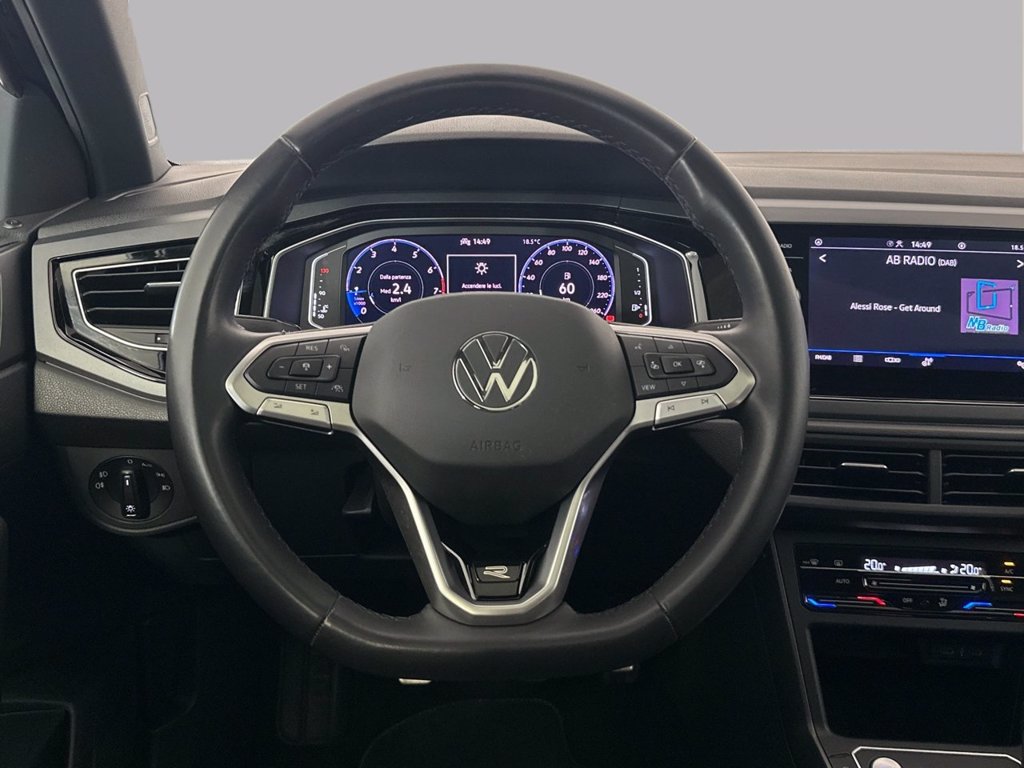 https://cdn-sm.caraffinity.it/images/vehicles/4711929/8/large