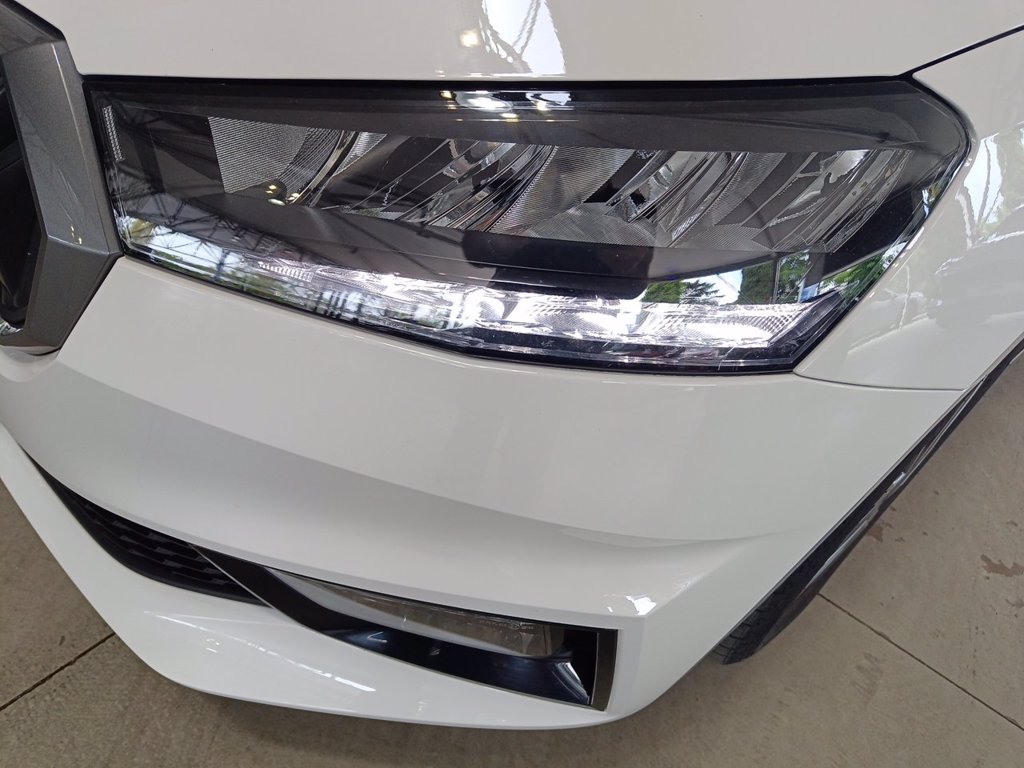https://cdn-sm.caraffinity.it/images/vehicles/4711932/5/large