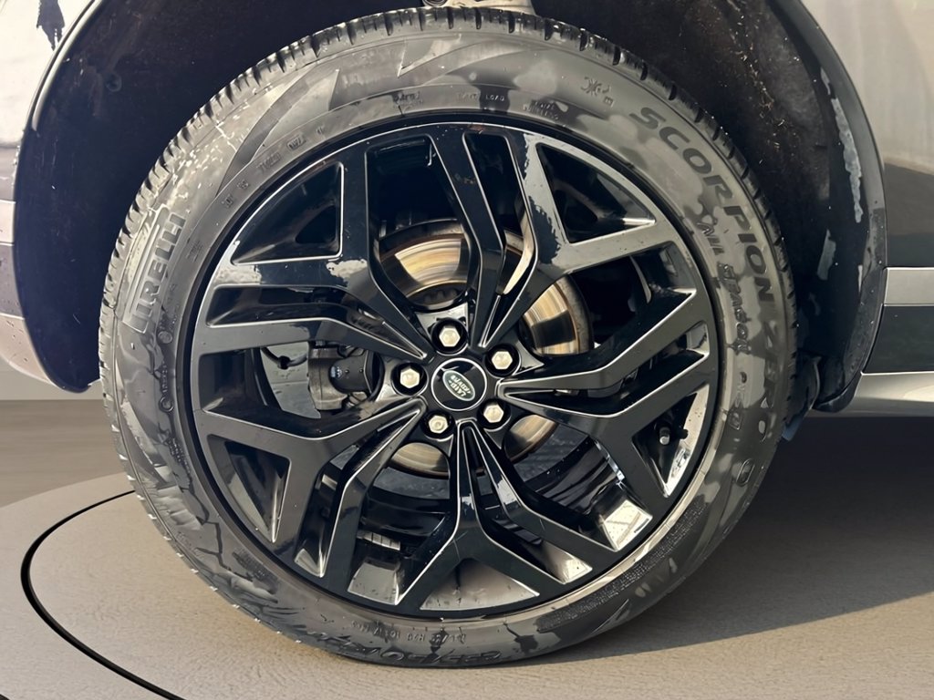 https://cdn-sm.caraffinity.it/images/vehicles/4711937/6/large