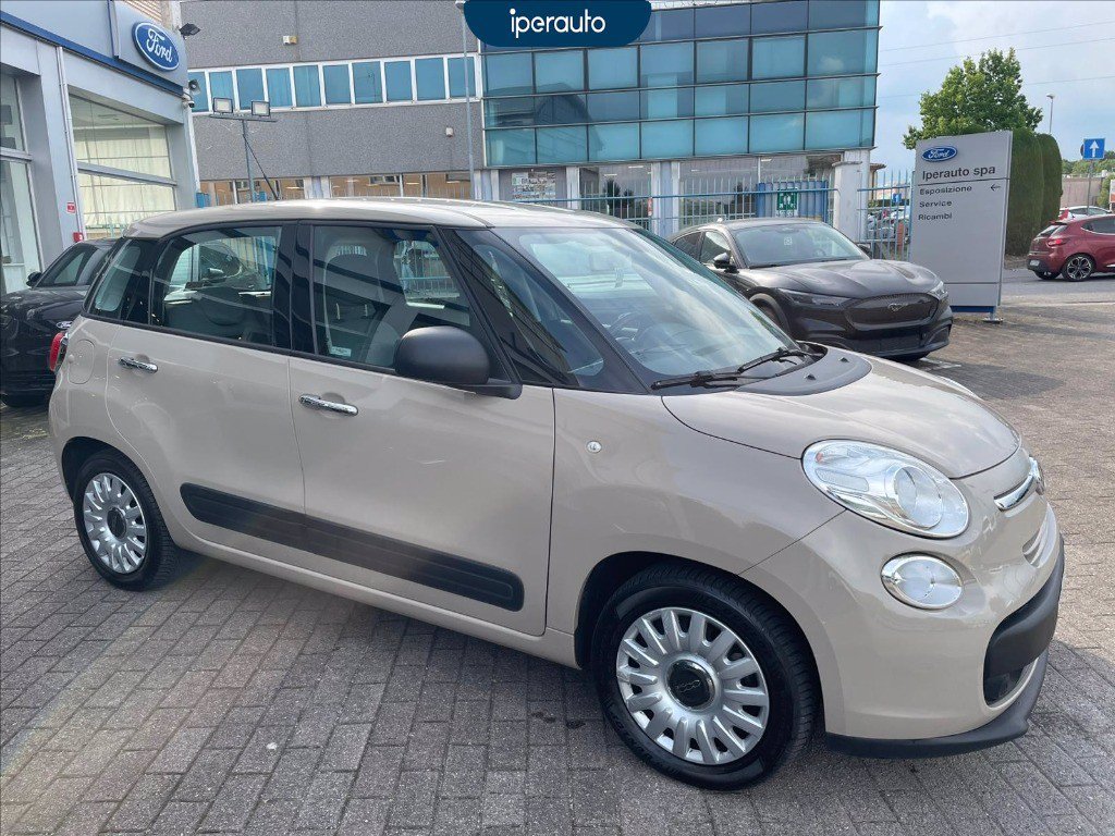 https://cdn-sm.caraffinity.it/images/vehicles/4712145/1/large
