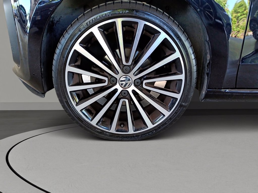 https://cdn-sm.caraffinity.it/images/vehicles/4713026/6/large