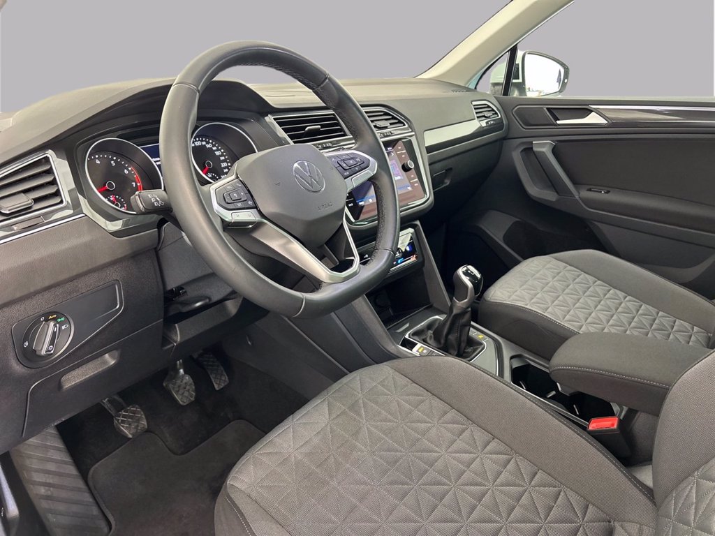 https://cdn-sm.caraffinity.it/images/vehicles/4713031/8/large