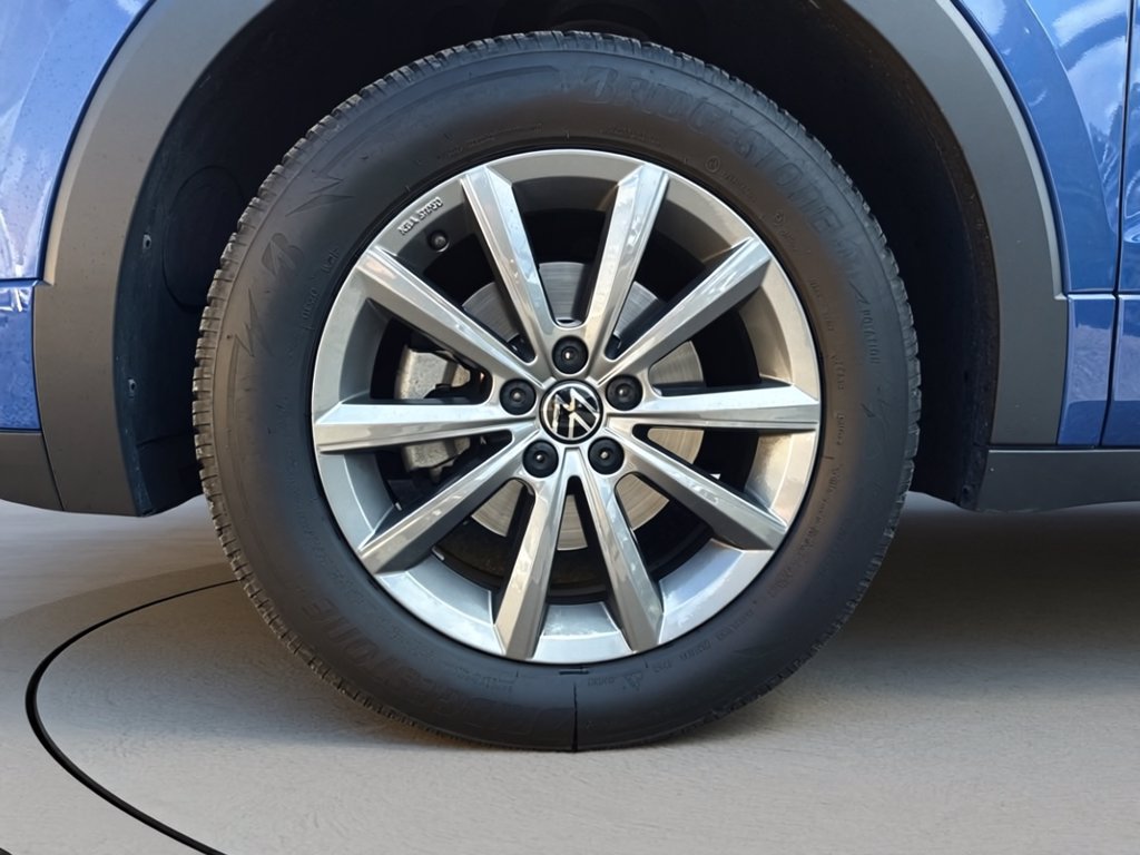 https://cdn-sm.caraffinity.it/images/vehicles/4713836/6/large