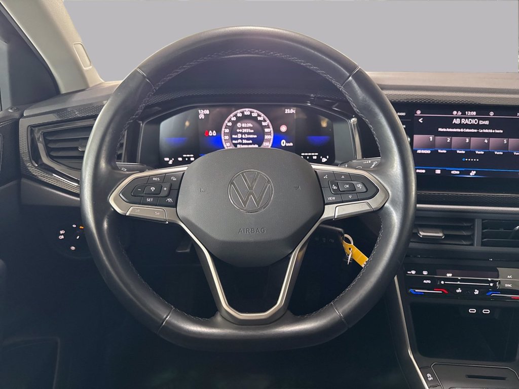 https://cdn-sm.caraffinity.it/images/vehicles/4713838/8/large