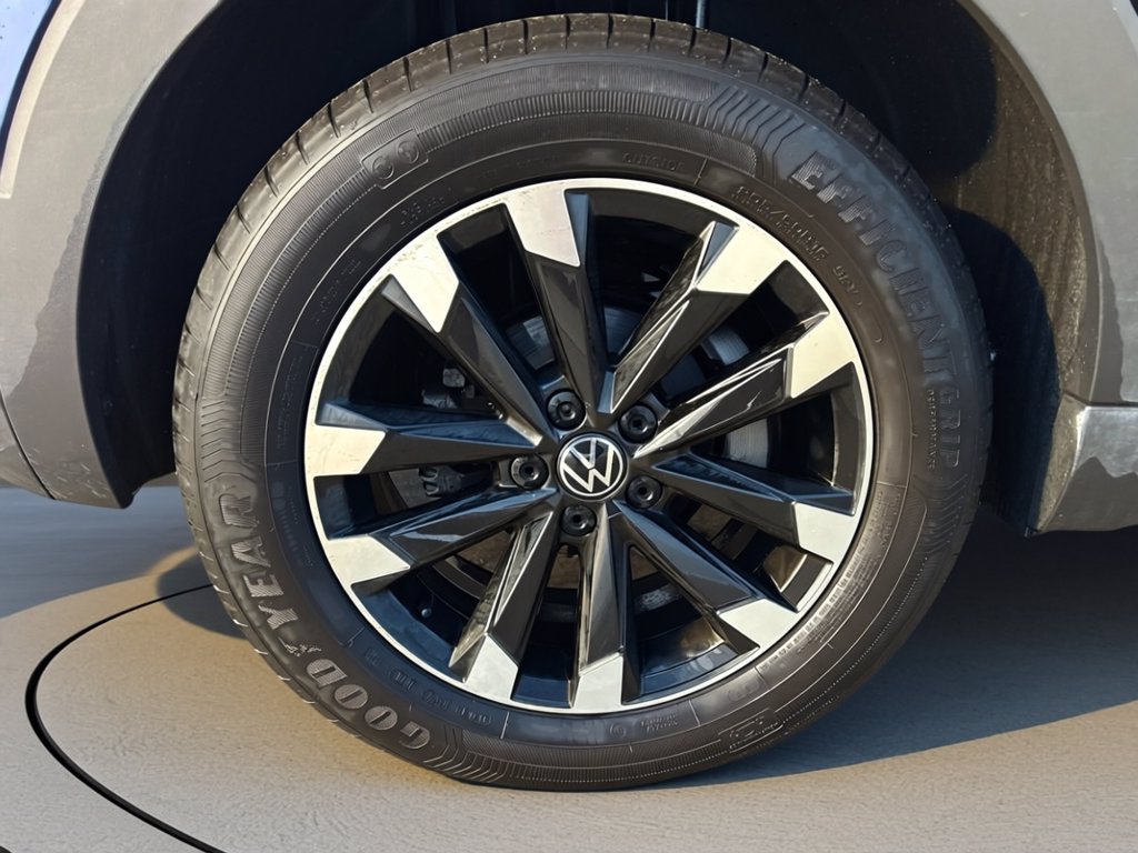 https://cdn-sm.caraffinity.it/images/vehicles/4714498/5/large