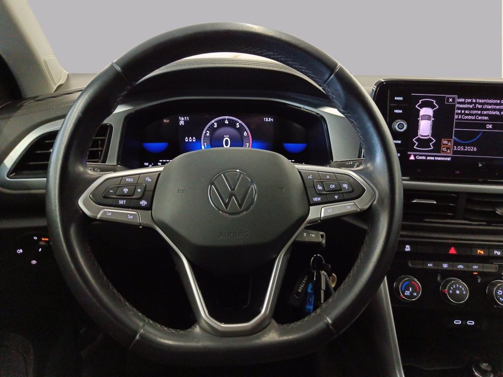 https://cdn-sm.caraffinity.it/images/vehicles/4714499/8/large