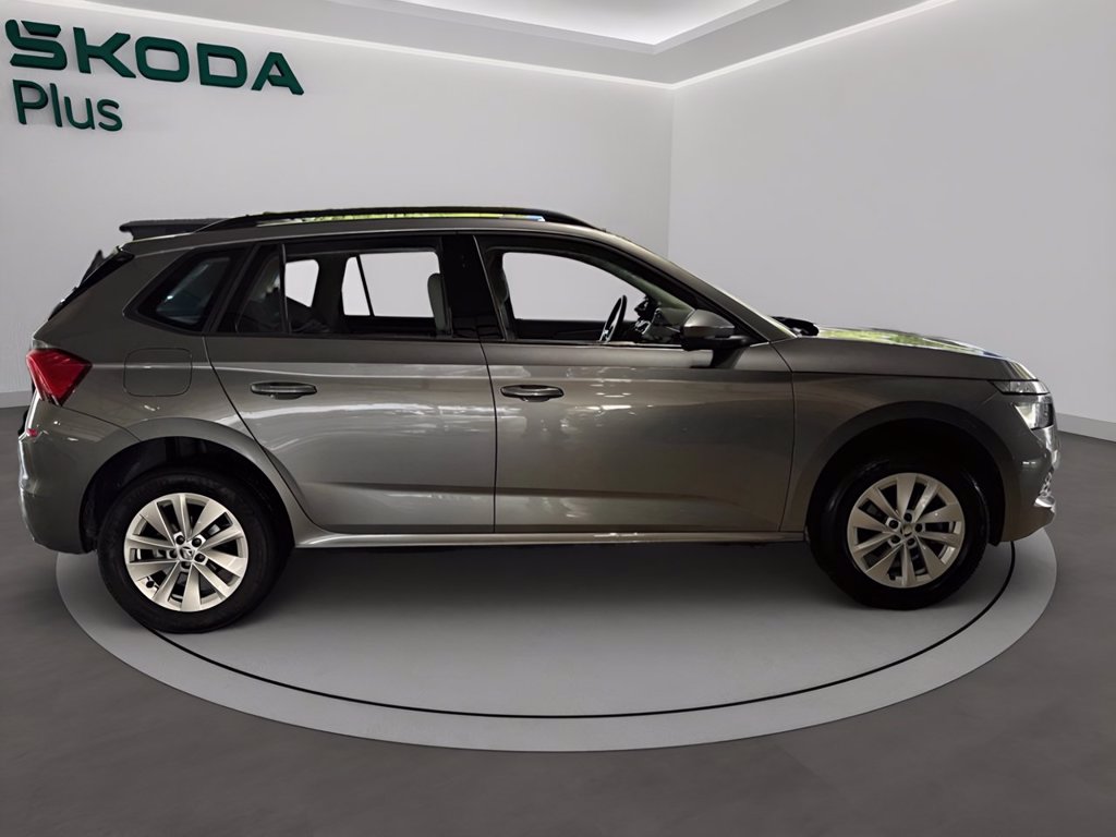 https://cdn-sm.caraffinity.it/images/vehicles/4714505/2/large